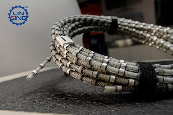 Πέτρα Κόψιμο διαμαντένιο σύρμα έκοψε με 11.0mm διαμέτρου χάντρες και 37pcs χάντρες ανά μέτρο