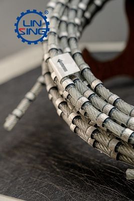 Πέτρα Κόψιμο διαμαντένιο σύρμα έκοψε με 11.0mm διαμέτρου χάντρες και 37pcs χάντρες ανά μέτρο