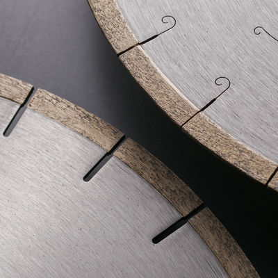 Κρύο Τύπο 350 mm J-Slot Diamond Segment Saw Blade για την κοπή μαρμάρου βιομηχανικής ποιότητας