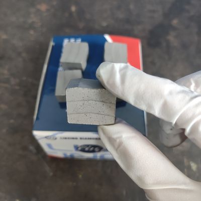 Προσαρμοσμένη υποστήριξη ODM 2000mm Blade Cutting Stone Segment για το σχήμα M Granite Diamond Tool
