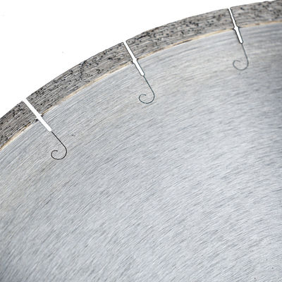 Καλή οξύτητα και σταθερές επιδόσεις D400 Diamond Saw Blades για την κοπή μαρμάρης πέτρας