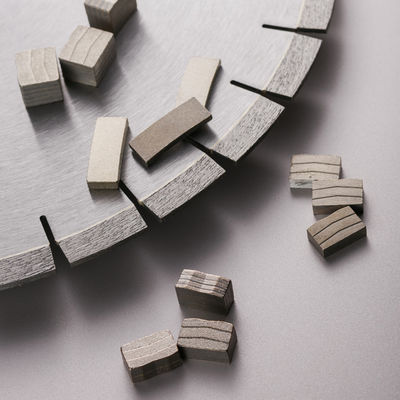 Κόψιμο γρανίτη που έγινε απλό 350MM Diamond Saw Blade με μέγεθος τμήματος 40 * 3.2 * 10mm