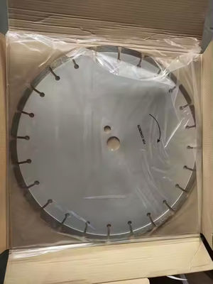 Αιχμηρότητα βελτιωμένη 450 mm Σιδηρουργική συγκολλημένη με λέιζερ Μελέτη διαμαντινού πριονιστή για την κοπή σκυροδέματος