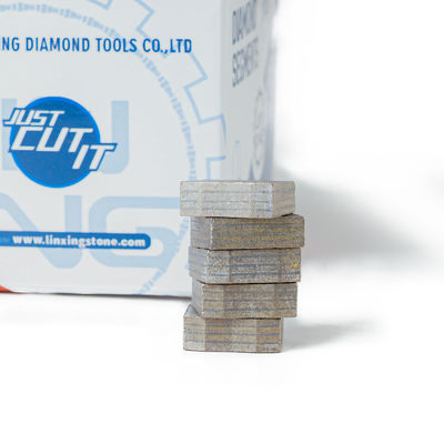 Αγορά 1500mm Diamond Saw Blade Sintering Diamond Segment Σχήμα M για την κοπή γρανίτη